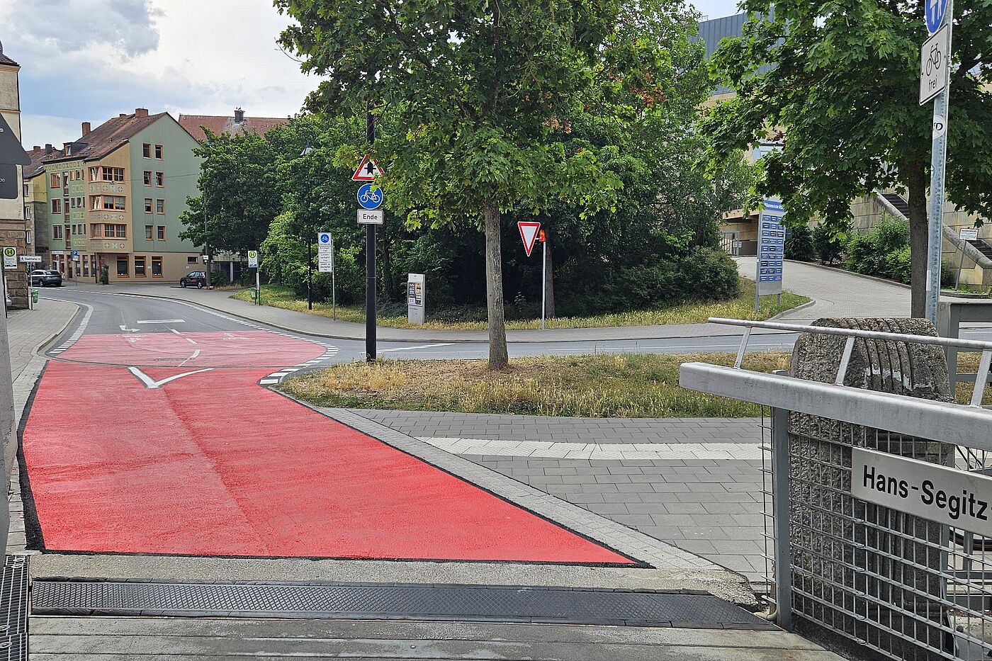 Anfang der Fahrradstraße am Hans-Segitz-Steg