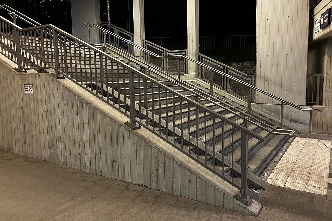Treppe mit Schieberampe