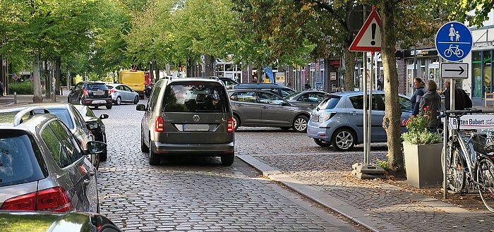 Parkplätze statt Begegnungsort 